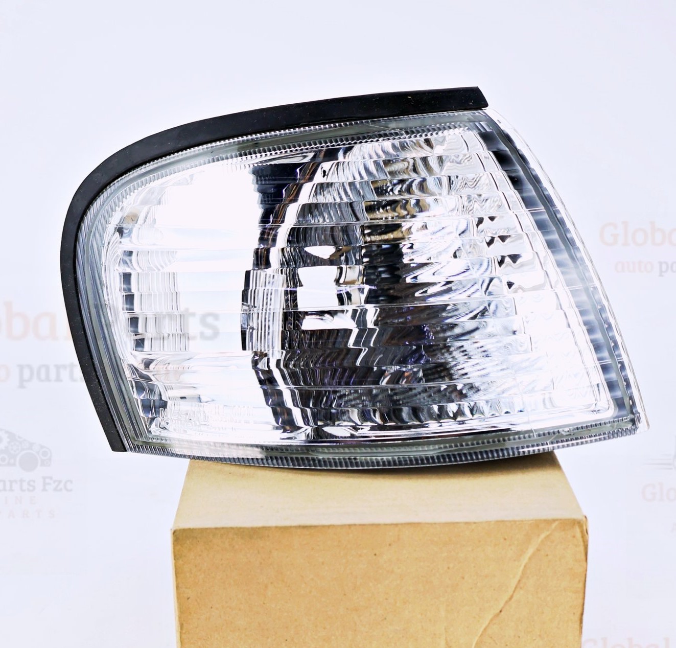 Genuine Nissan OEM Lamp Body Assembly Right - 26124-4M400